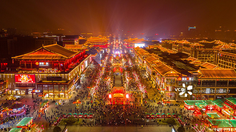 春节期间的大唐不夜城图片素材