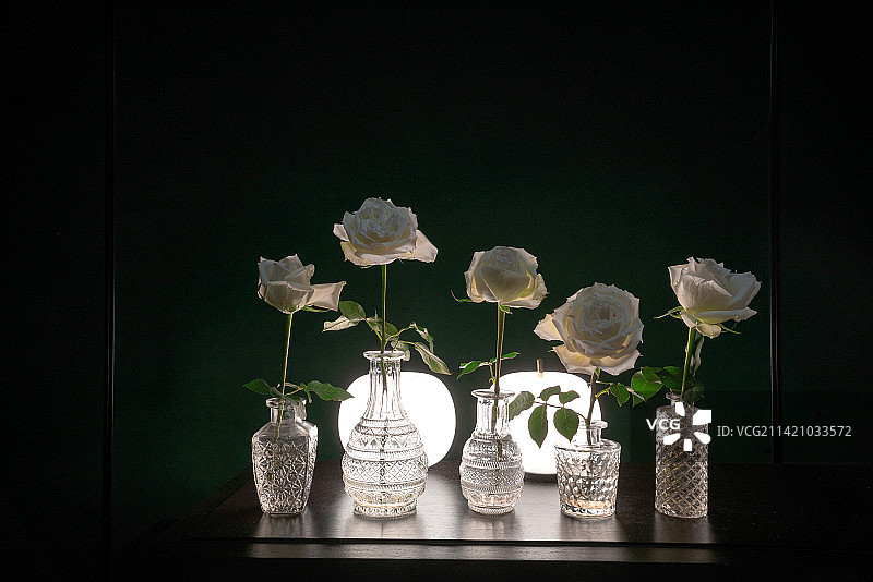 桌面上的花朵艺术品图片素材