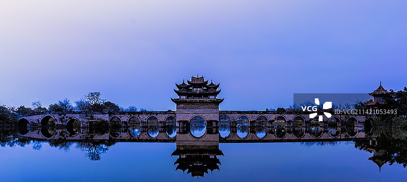 晨光中的双龙桥图片素材