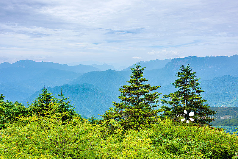 中国湖北神农架神农顶三省台风光图片素材