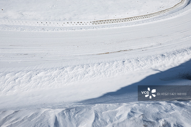 冬季的盘山公路图片素材