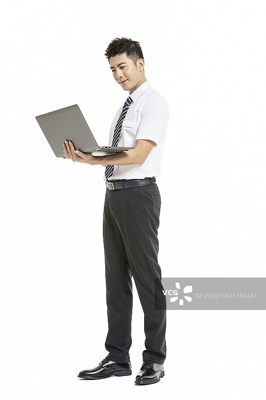 穿短袖白衬衫的年轻商务男士图片素材