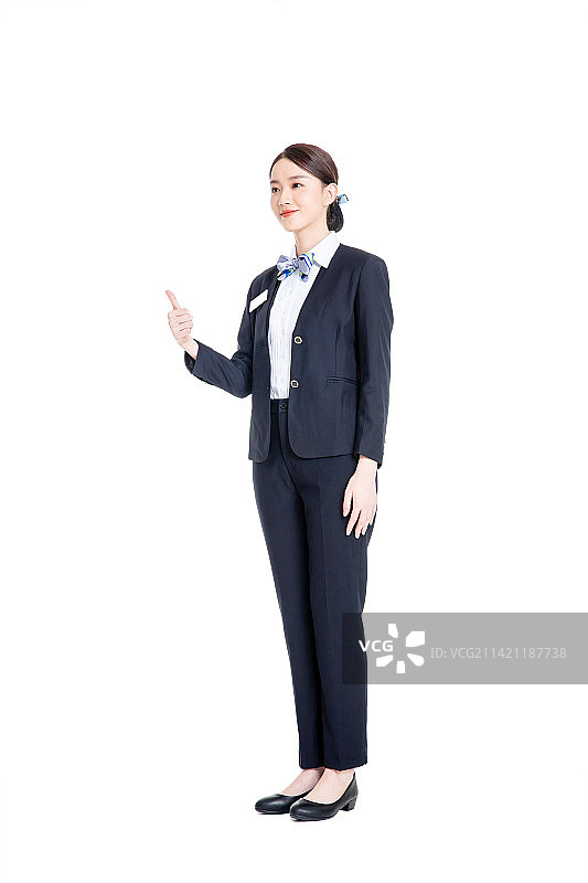 身着职业套装的年轻商务女士图片素材