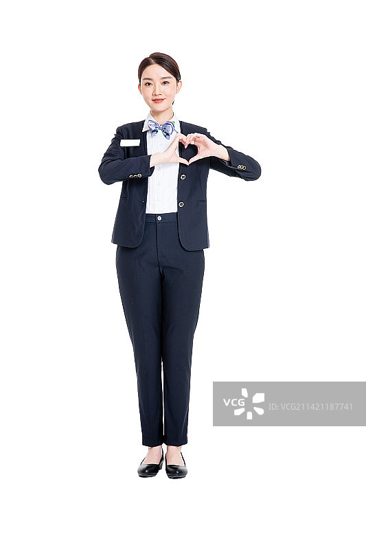 身着职业套装的年轻商务女士图片素材