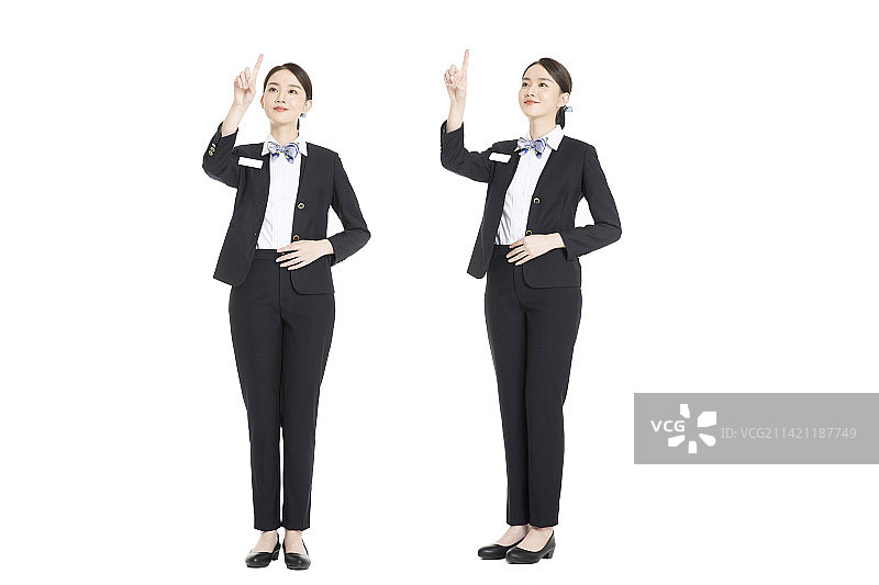 身着职业套装的年轻商务女士图片素材