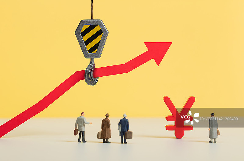 微缩创意货币标志与增长的箭头图片素材