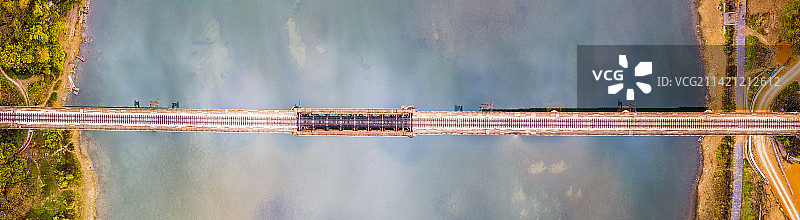 烟雨中的桂海铁路桥（桂林漓江）图片素材