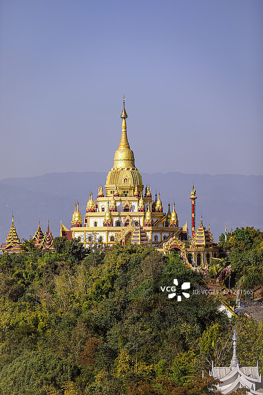 云南芒市 德宏勐焕金塔图片素材