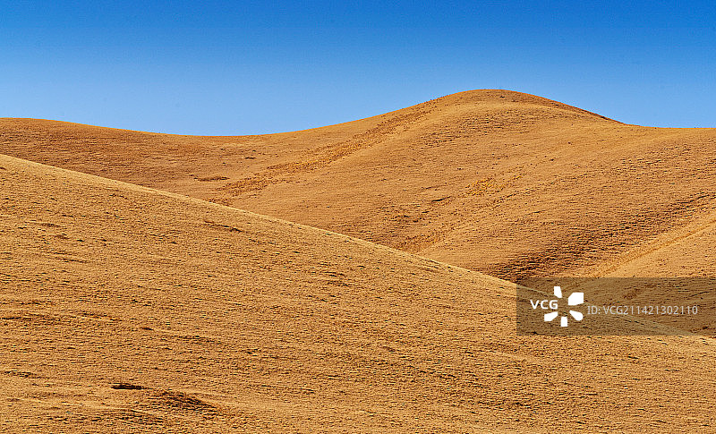 冬季甘肃天祝草原丘陵自然风光图片素材