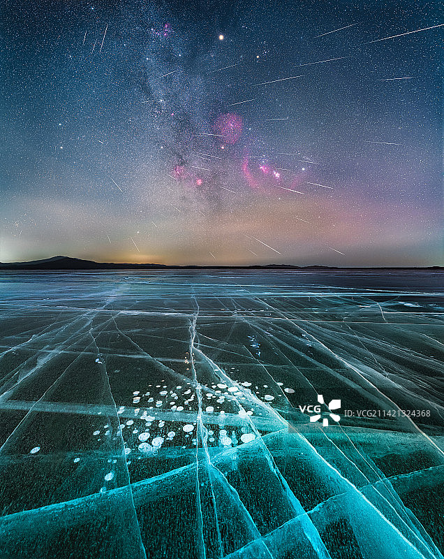 福星高照降祺祥（星空，冰湖，流星，流星雨，冰裂纹，冰冻，冰气泡）图片素材