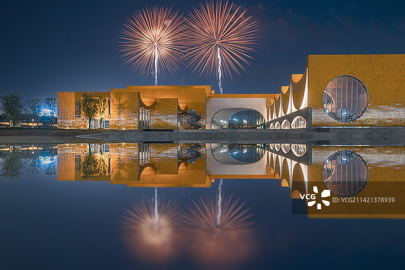河南省洛阳市大运河博物馆烟花秀图片素材