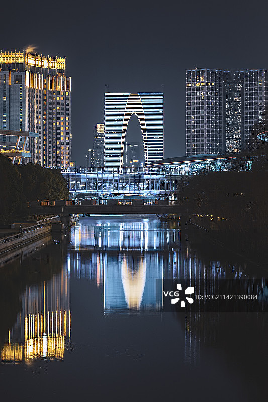 东方之门夜景图片素材