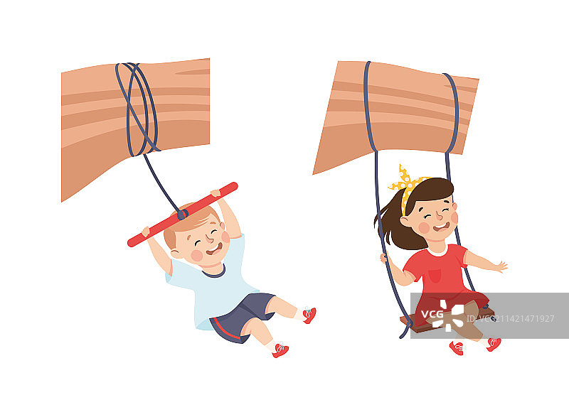 快乐的男孩和女孩在树上荡秋千图片素材