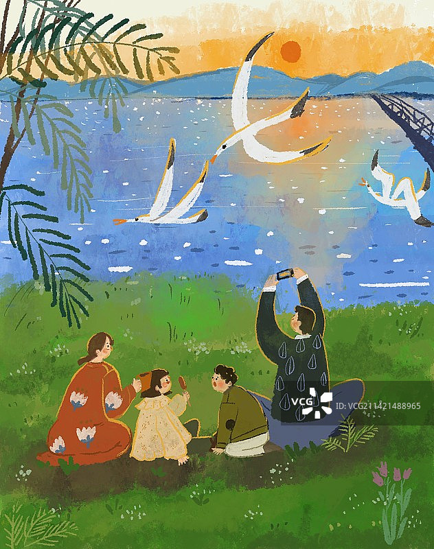 一家四口在河岸边看落日图片素材