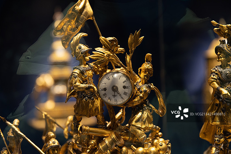 北京故宫钟表馆 铜镀金象拉战车乐钟图片素材