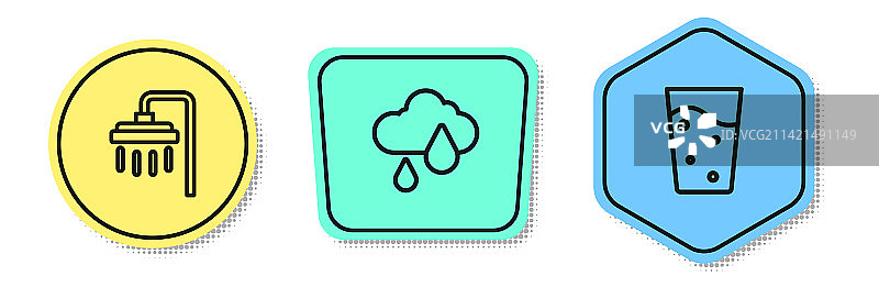 淋浴花洒、雨云和玻璃杯水组合图片素材