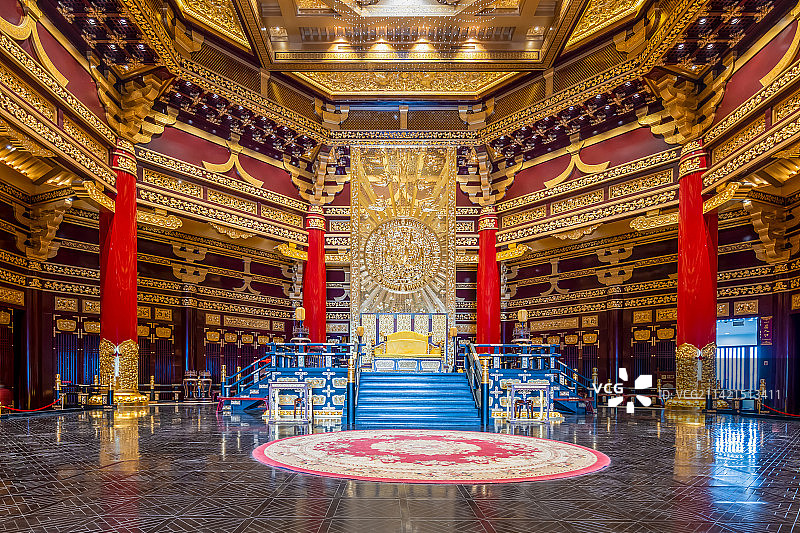 中国河南洛阳天堂明堂建筑内部龙椅图片素材