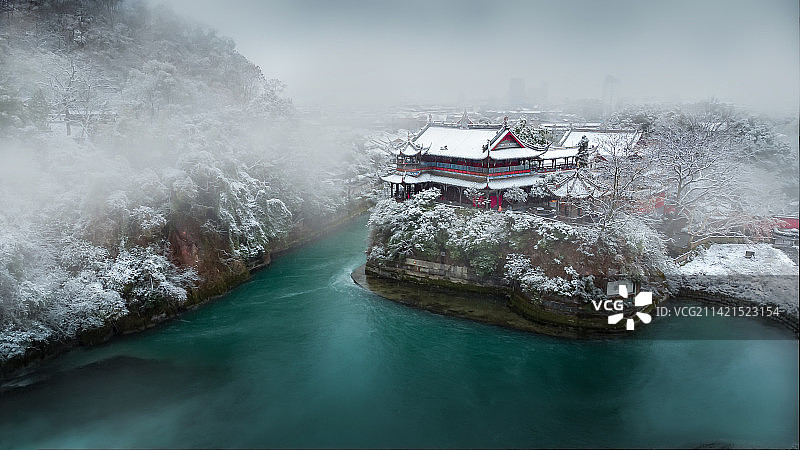 雪后宝瓶口图片素材