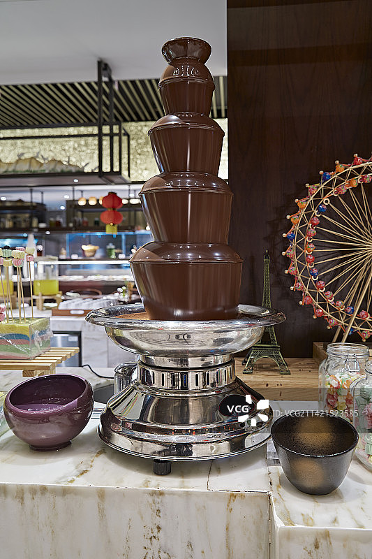 高档星级酒店自助餐甜品餐台图片素材
