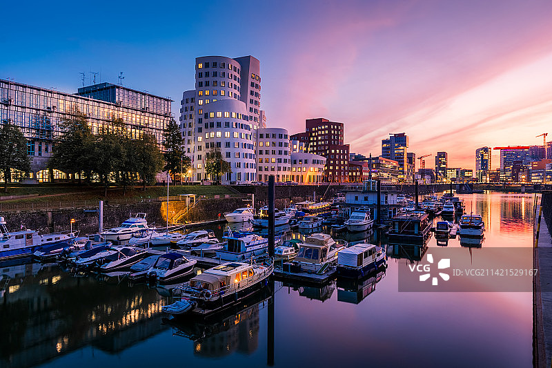 德国杜塞尔多夫媒体港日落图片素材