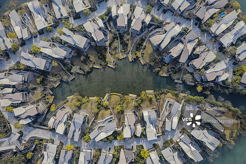 航拍成都天府新区麓湖的高级别墅群图片素材