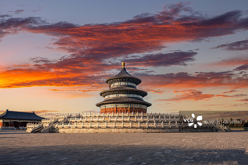 晚霞火烧云与天坛祈年殿图片素材
