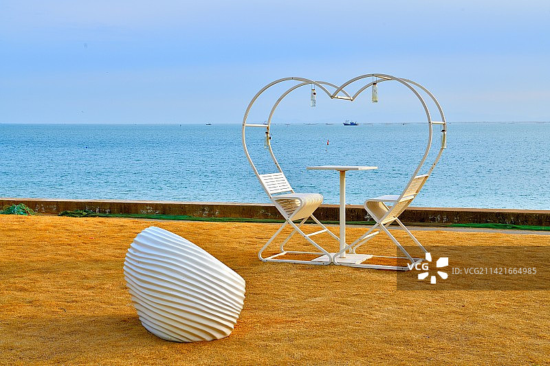 “爱心”椅（拍摄于山东省日照市岚山区）图片素材