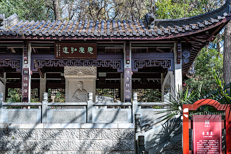 江苏镇江北固山风景区鲁肃墓图片素材