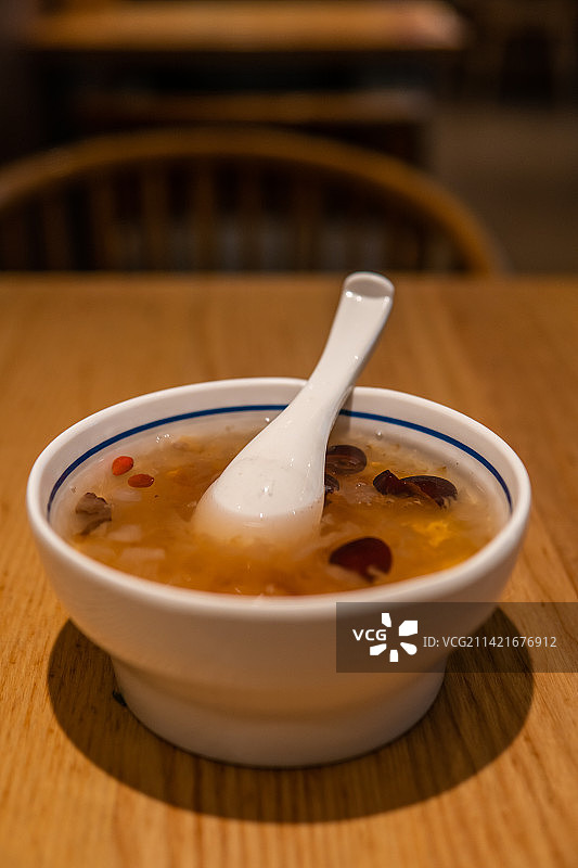 润肺桃胶雪梨银耳羹图片素材