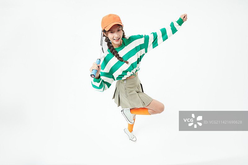 挥舞着网球拍的年轻学生图片素材