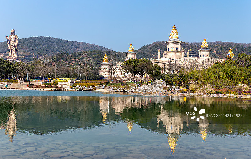江苏省无锡市灵山胜境风景区灵山梵宫建筑水面倒影风光图片素材
