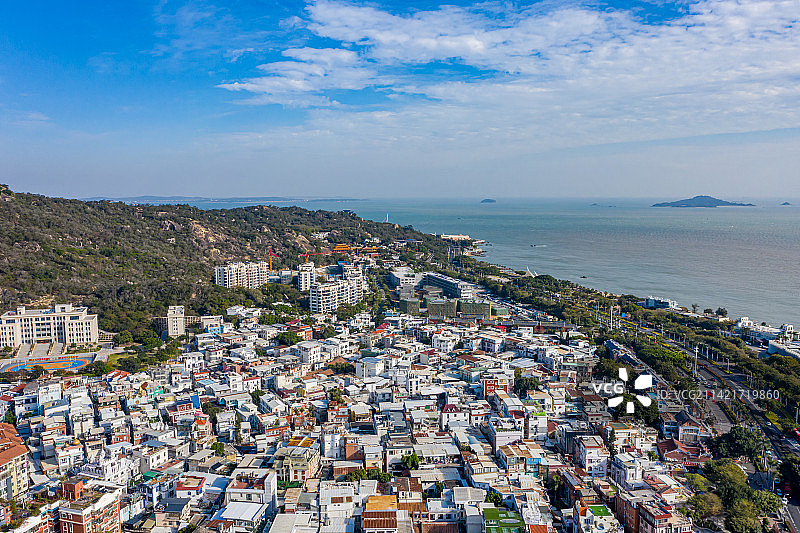 航拍福建厦门曾厝垵文创村 沿海小渔村文艺社区图片素材
