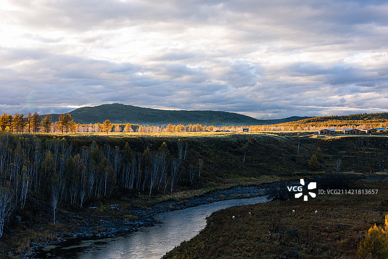内蒙古兴安盟阿尔山森林公园不冻河秋天自然风光图片素材