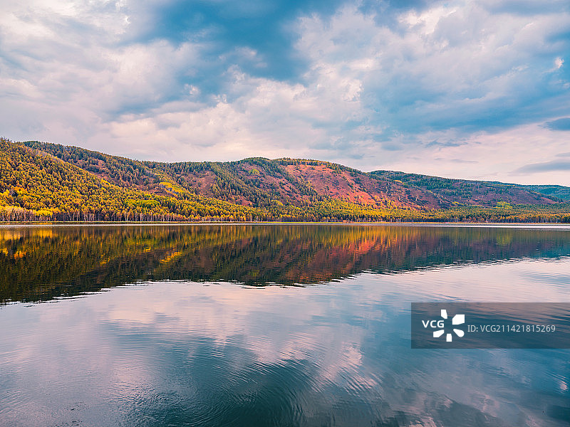 内蒙古兴安盟阿尔山森林公园不冻河秋天自然风光图片素材