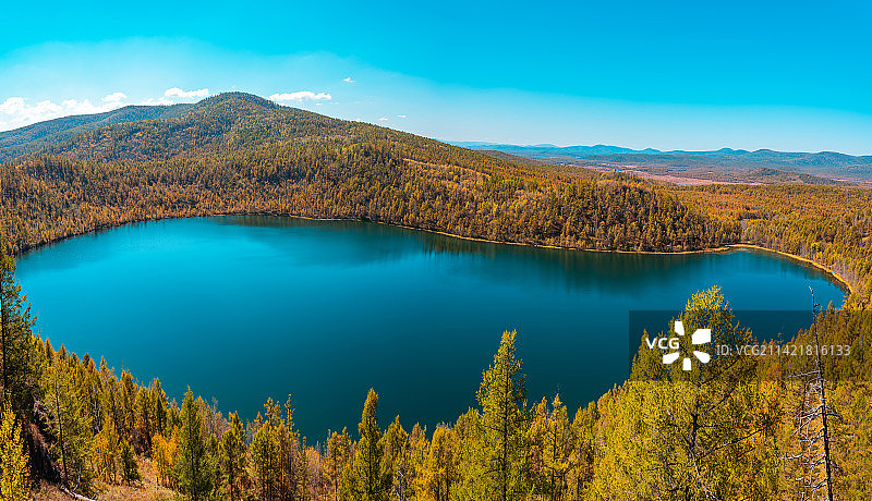 内蒙古兴安盟阿尔山森林公园驼峰岭天池秋天自然风光图片素材