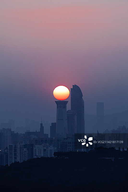 头顶金蛋的深圳招商银行大厦图片素材