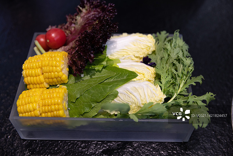 火锅配菜：蔬菜拼盘图片素材