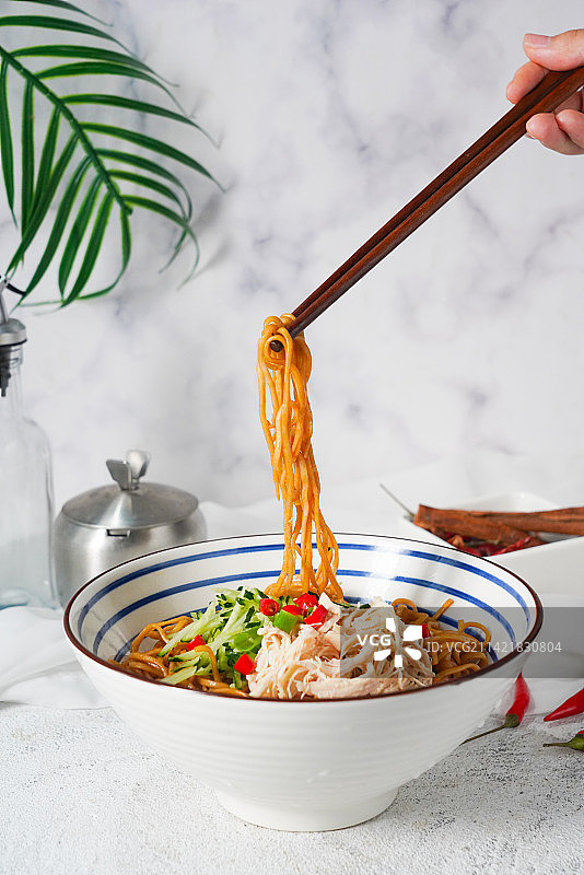 鸡丝凉面图片素材