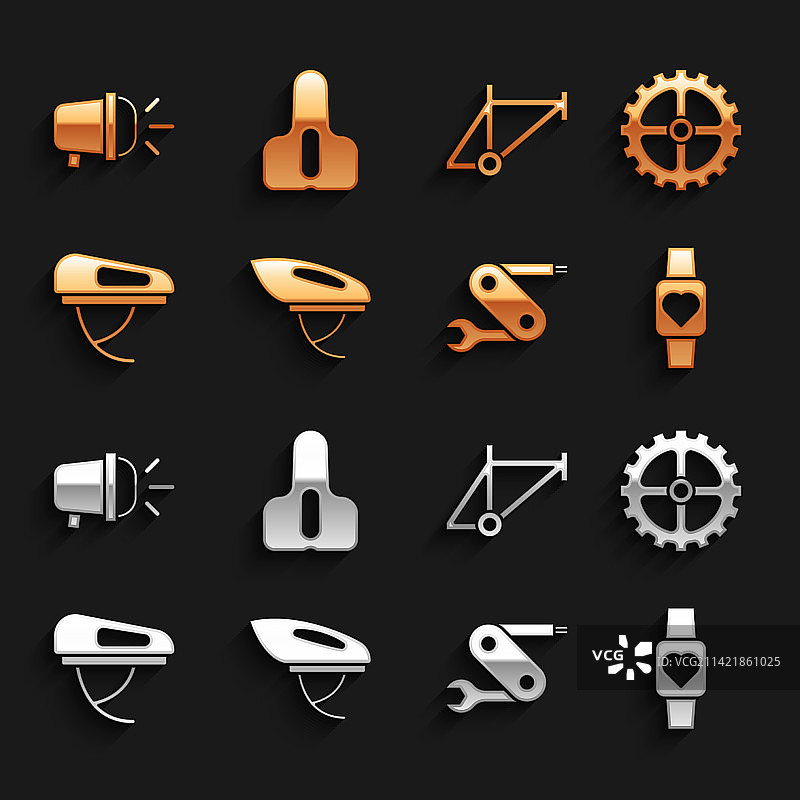 自行车头盔、链轮曲柄和智能手表套装图片素材