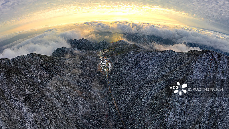 浙江丽水遂昌白马山森林公园冬季雾凇雪景图图片素材