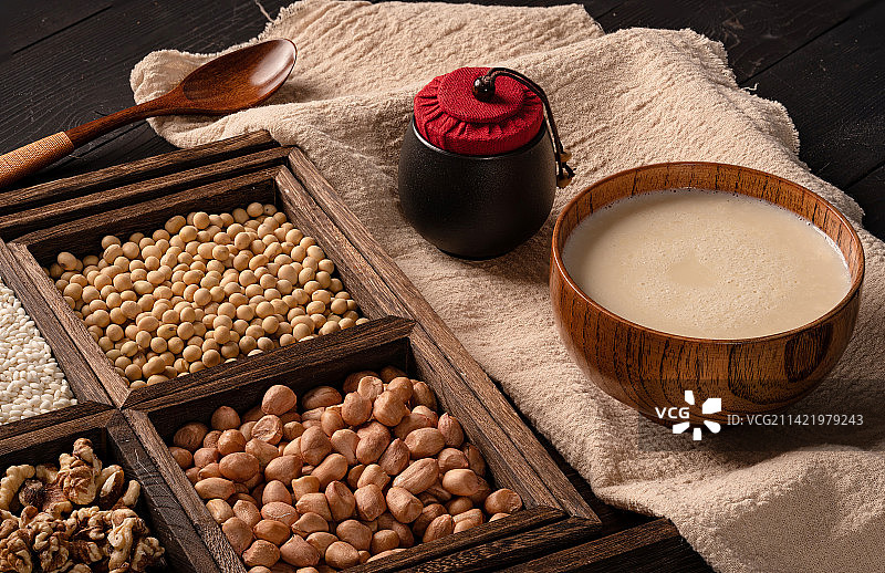 中式传统美食五谷研磨豆浆图片素材