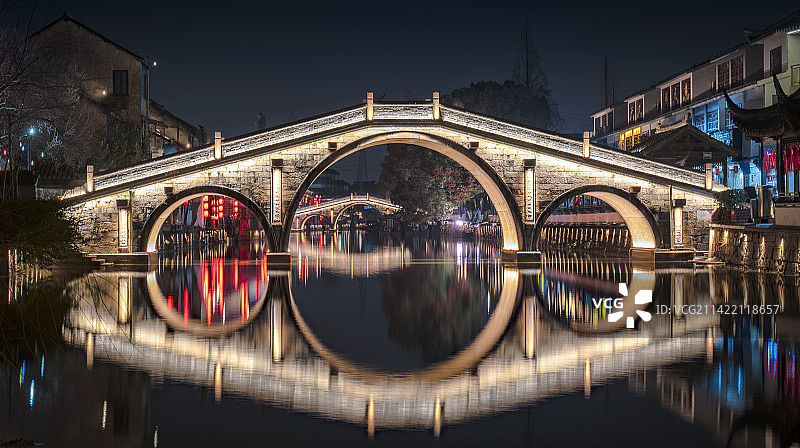 江南古镇夜景拱桥图片素材