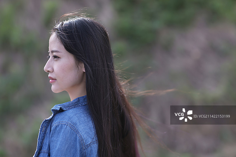 东方女性的侧脸图片素材