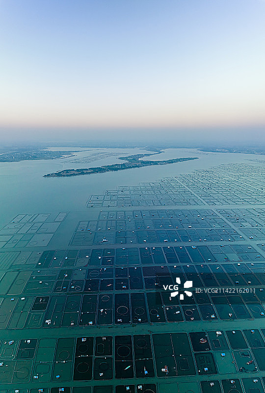 苏州阳澄湖大闸蟹养殖基地傍晚航拍图片素材