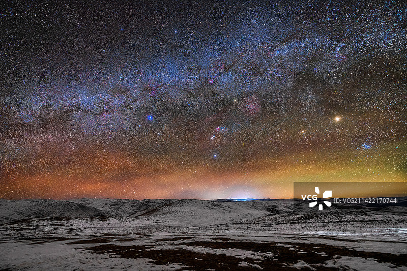 川西巴郎生都观景台绚丽的冬季银河图片素材