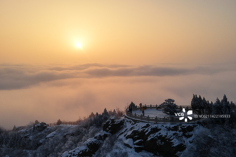 航拍云海中的石家庄西山森林公园图片素材