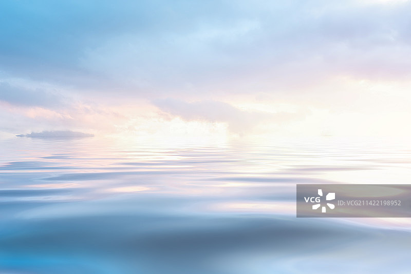 日落的天空和宁静的海洋图片素材