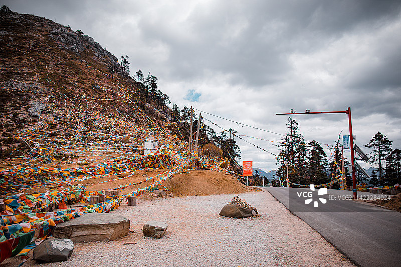 中国四川凉山州山路的风光图片素材