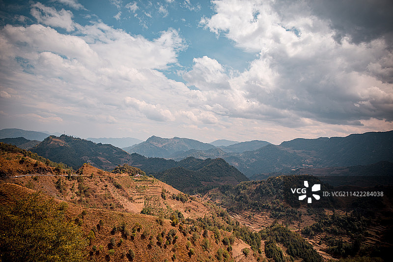 中国四川凉山州山路的风光图片素材