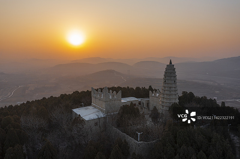 山东济南：航拍平阴县玫瑰镇翠屏山日出图片素材